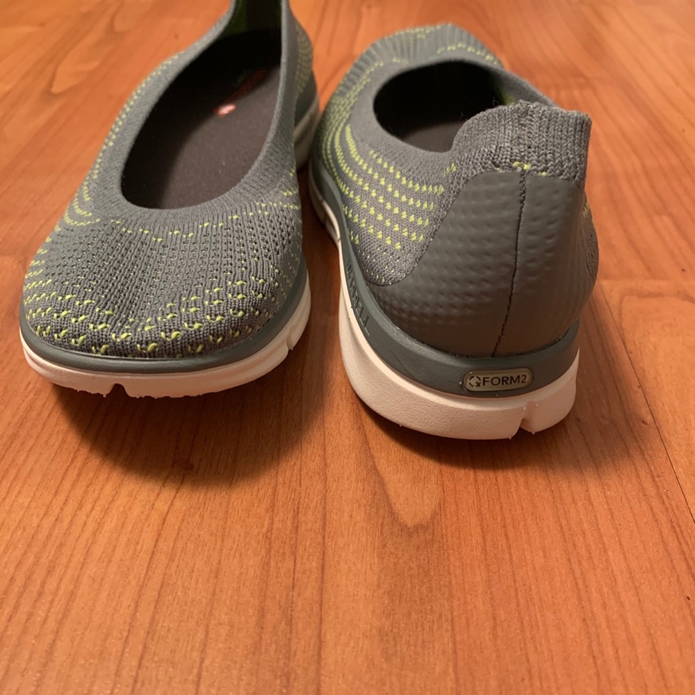 New Merrell Shoes - Picture 2 of 3